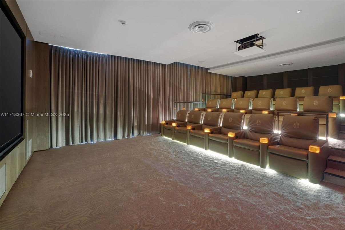 Interior, Projection Screen, Recessed Lighting, Theatre Room