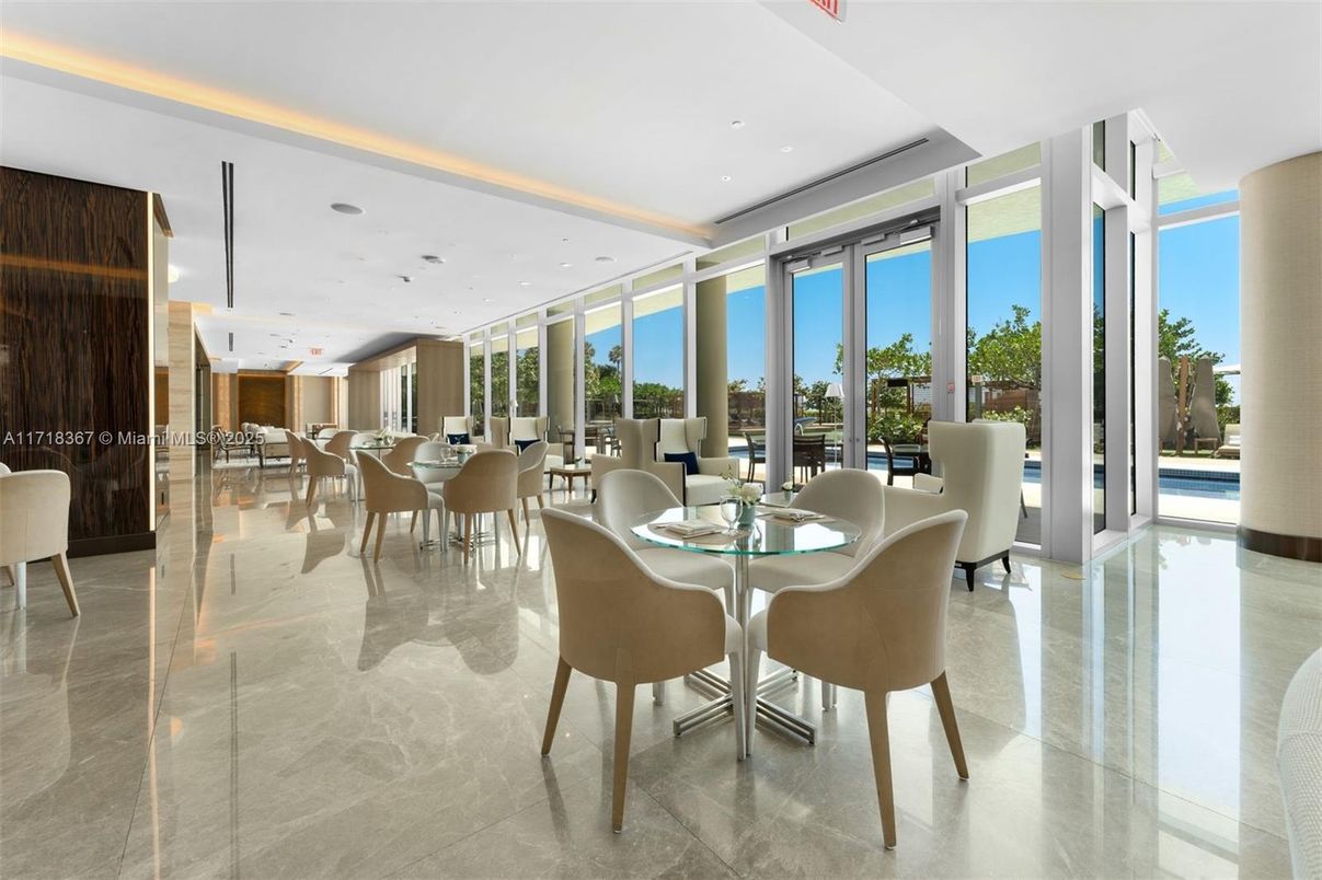 Dining room, Interior, Recessed Lighting