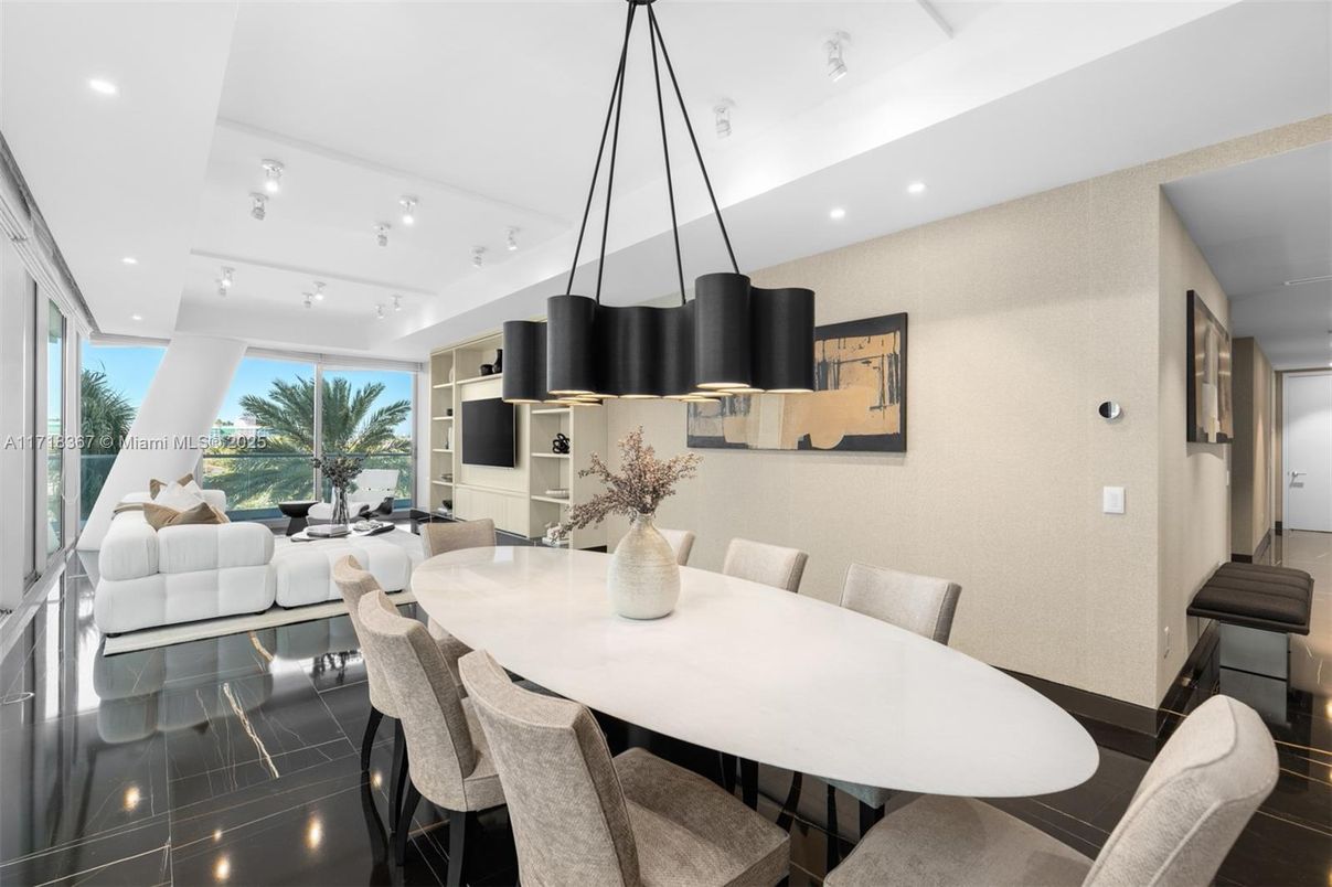Dining room, Interior, Living room, Pendant Lights, Recessed Lighting