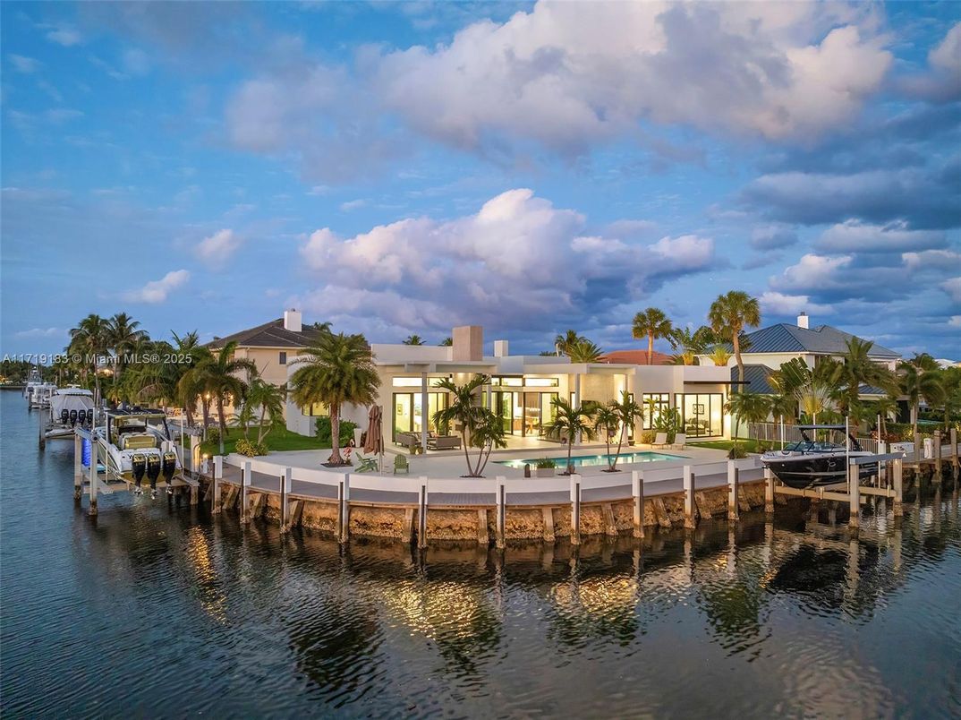 Exterior, Lake