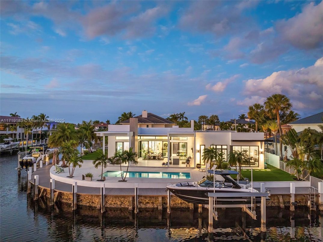 Exterior, Lake