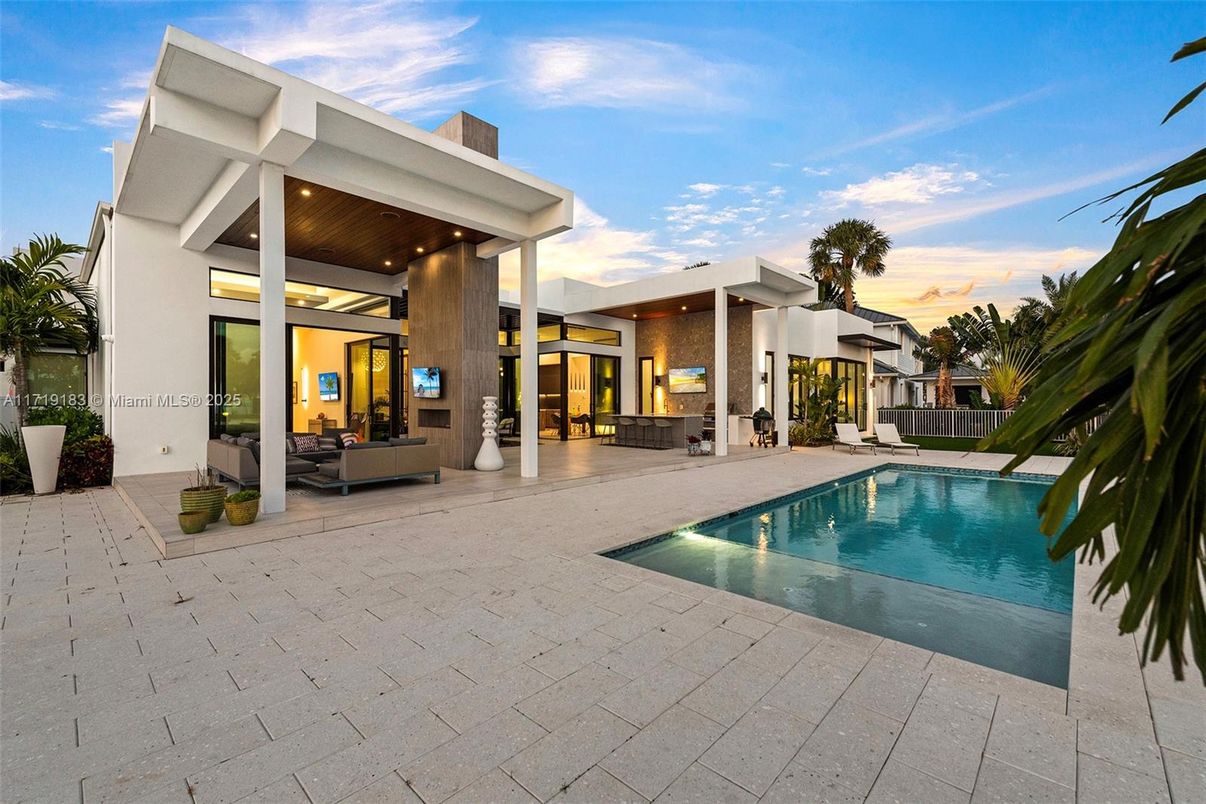 Exterior, Pool