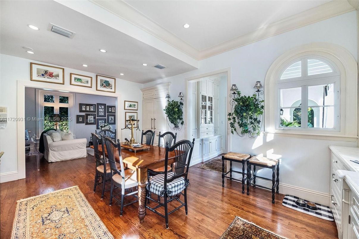 Dining room, Interior, Recessed Lighting, Wood Texture Flooring