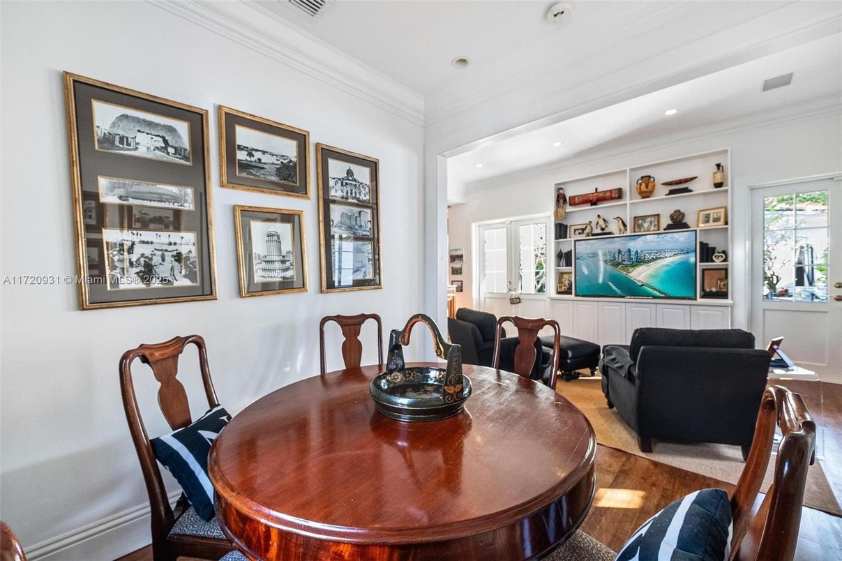 Dining room, Interior, Living room, Recessed Lighting, Wood Texture Flooring