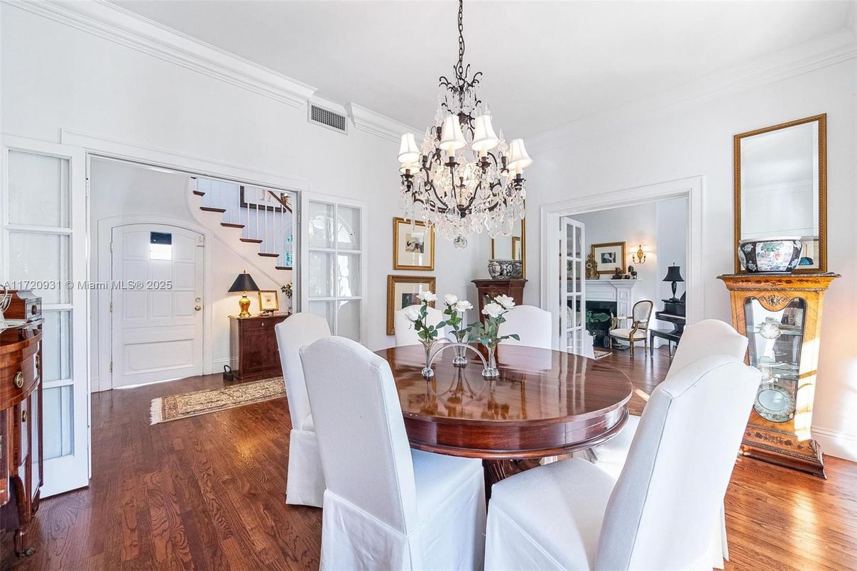 Chandelier, Dining room, Fireplace, Interior, Wood Texture Flooring