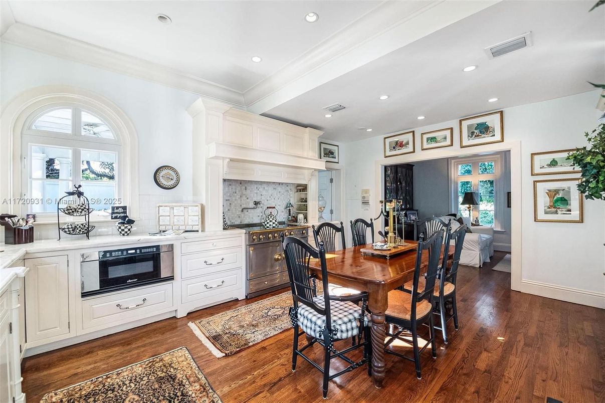 Dining room, Interior, Kitchen, Recessed Lighting, Stainless Steel Appliances, Wood Texture Flooring