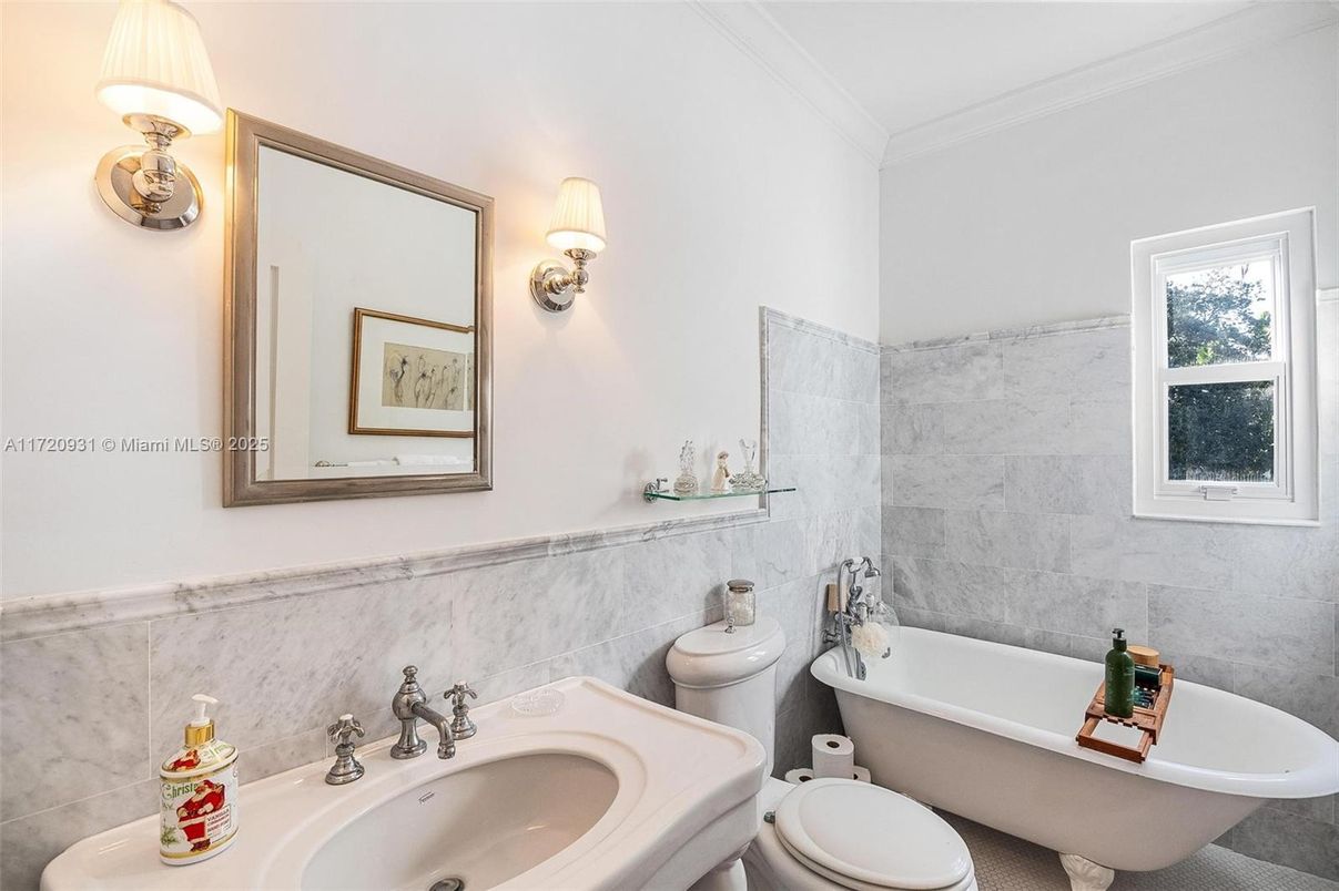 Bathroom, Free Standing Baths, Interior