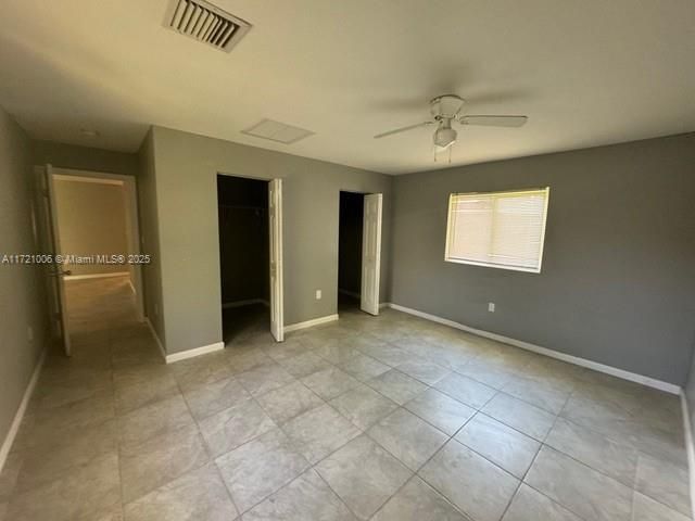 Empty room, Interior