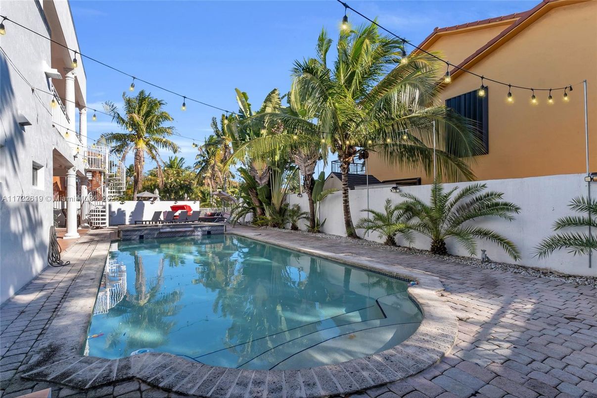 Exterior, Pool