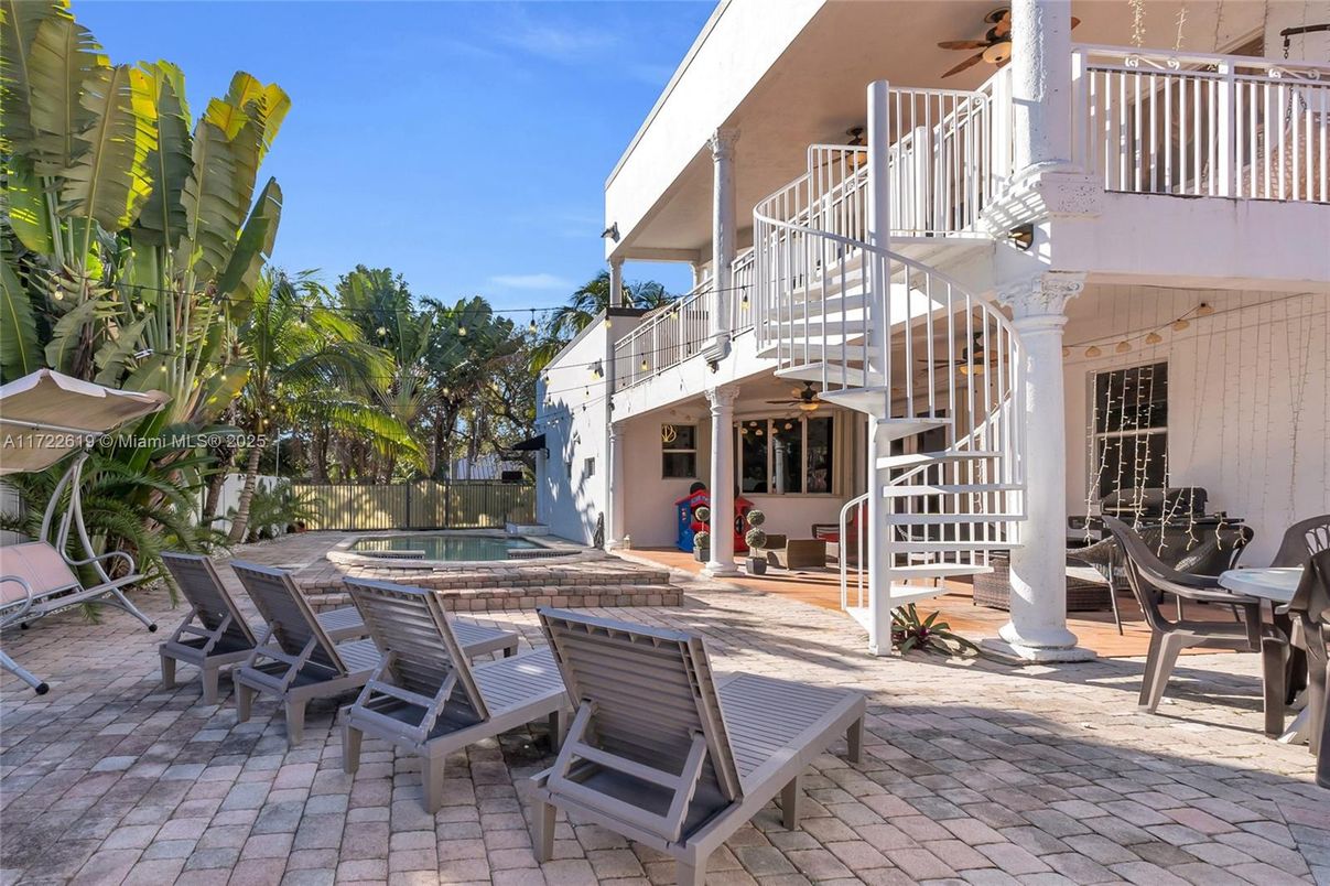 Exterior, Pool