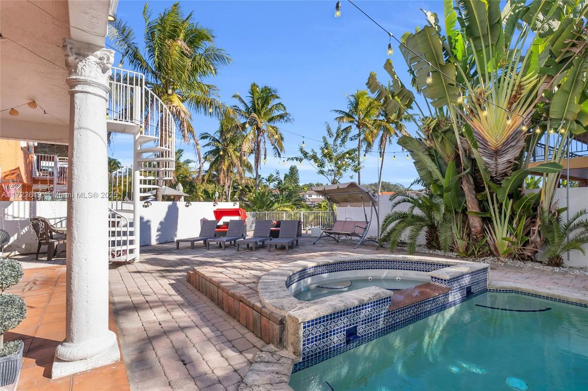 Exterior, Pool