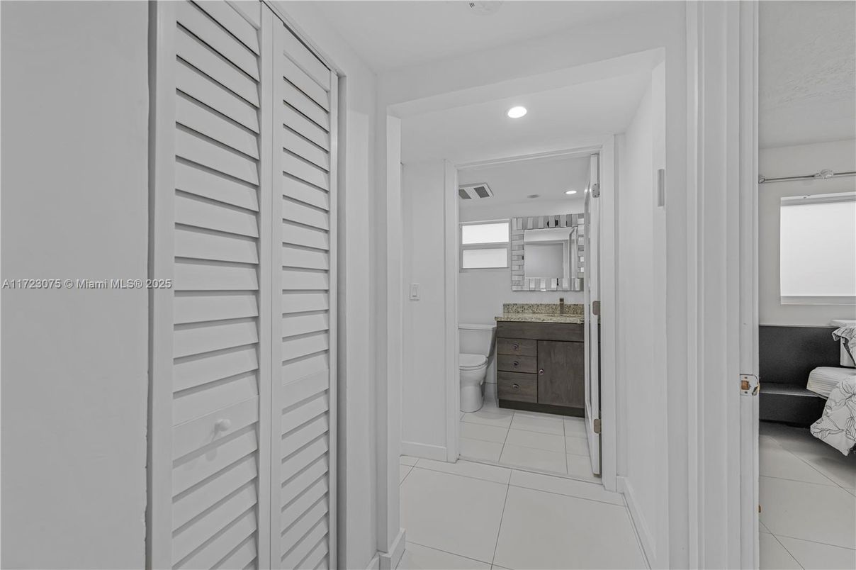 Bathroom, Interior, Recessed Lighting