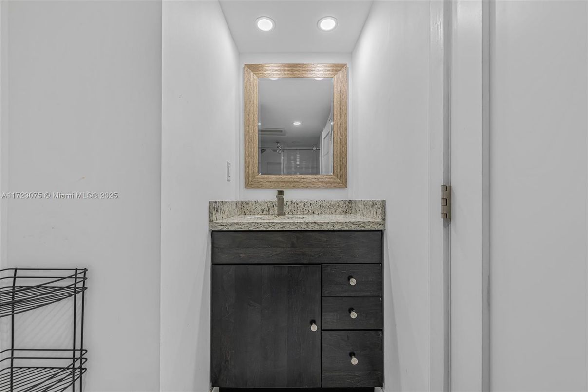 Bathroom, Interior, Recessed Lighting
