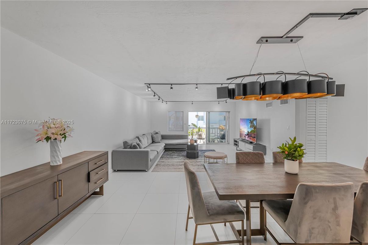 Dining room, Interior, Living room, Pendant Lights