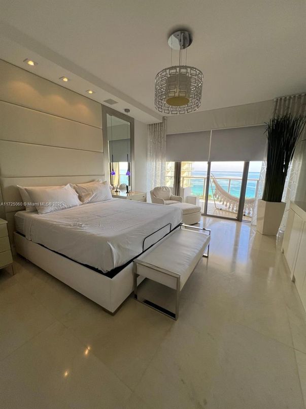 Bedroom, Interior, Pendant Lights, Recessed Lighting, Water