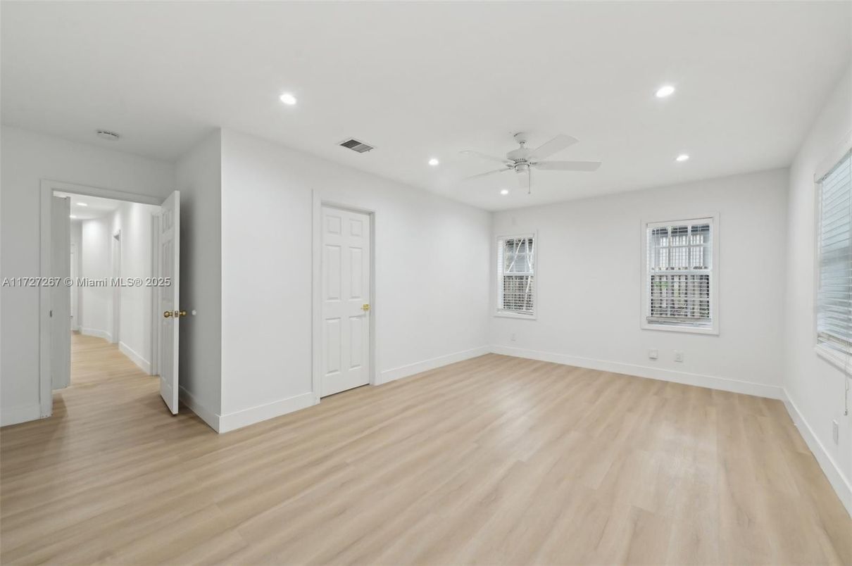 Empty room, Interior, Recessed Lighting, Wood Texture Flooring