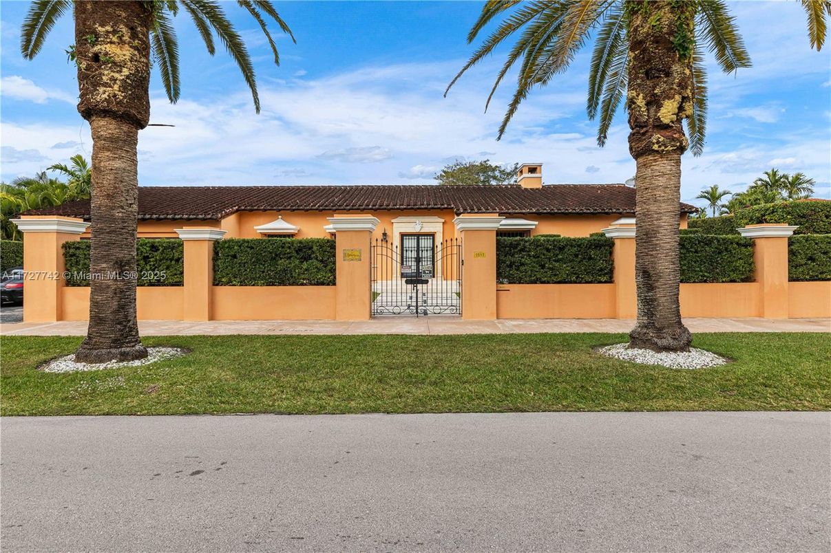 Backyard, Exterior, Facade, Mediterranean