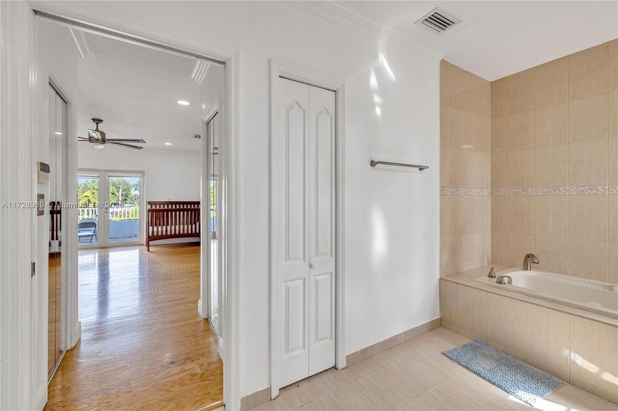 Bathroom, Interior, Recessed Lighting, Water, Wood Texture Flooring