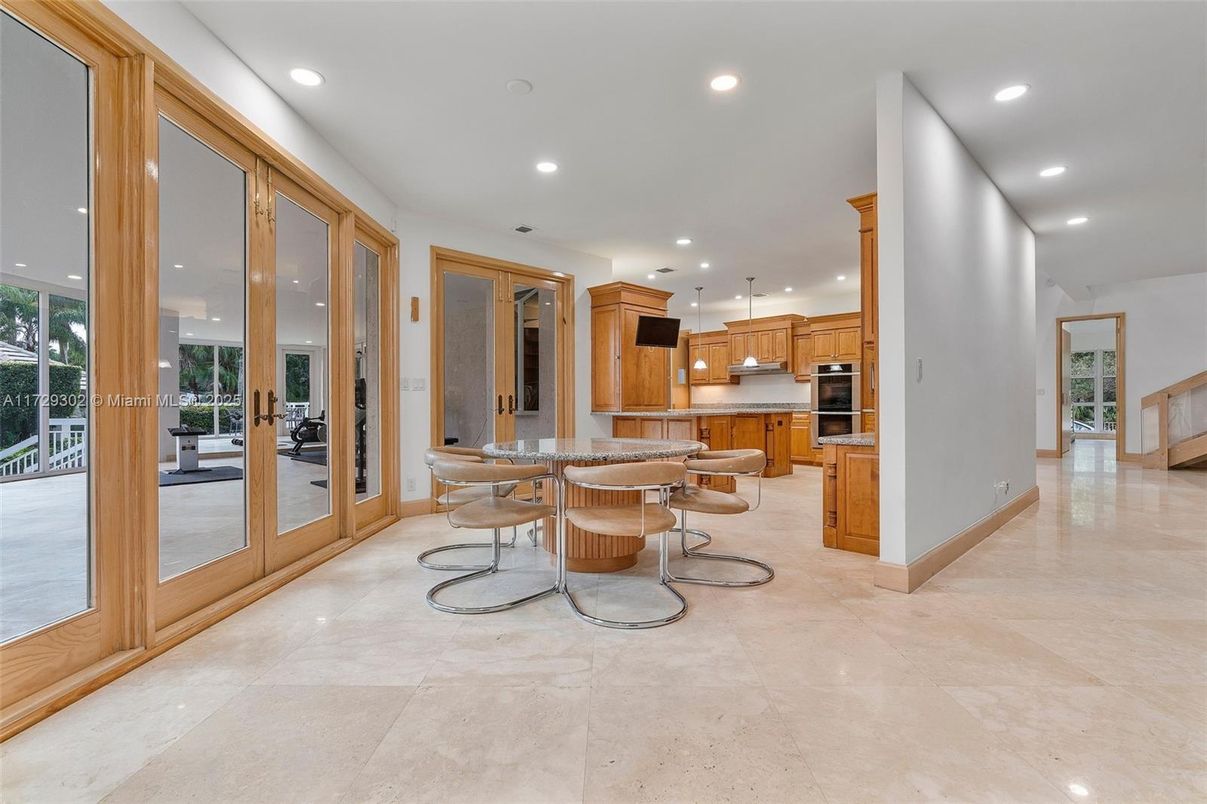 Dining room, Interior, Kitchen, Recessed Lighting, Stainless Steel Appliances