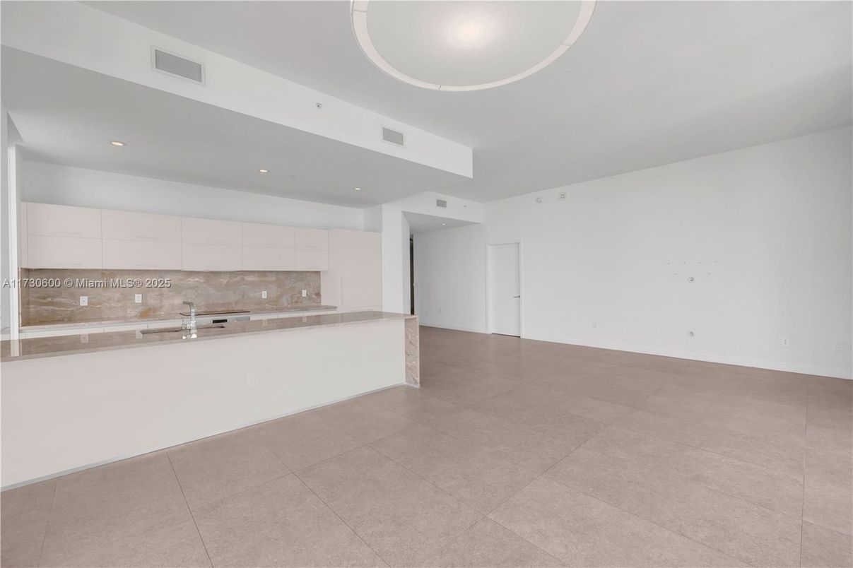 Empty room, Interior, Kitchen, Recessed Lighting