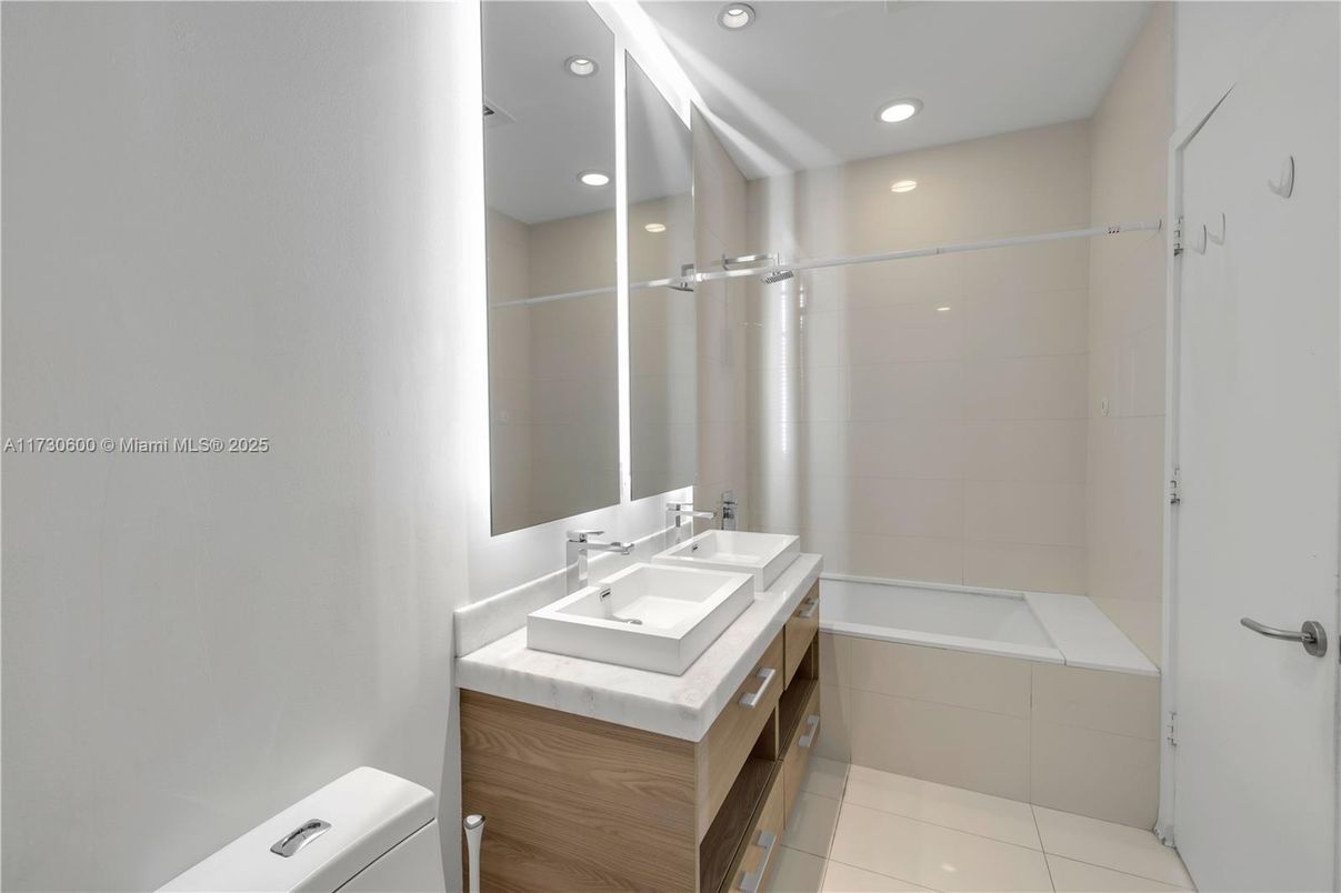 Bathroom, Dual Sink Vanities, Interior, Recessed Lighting