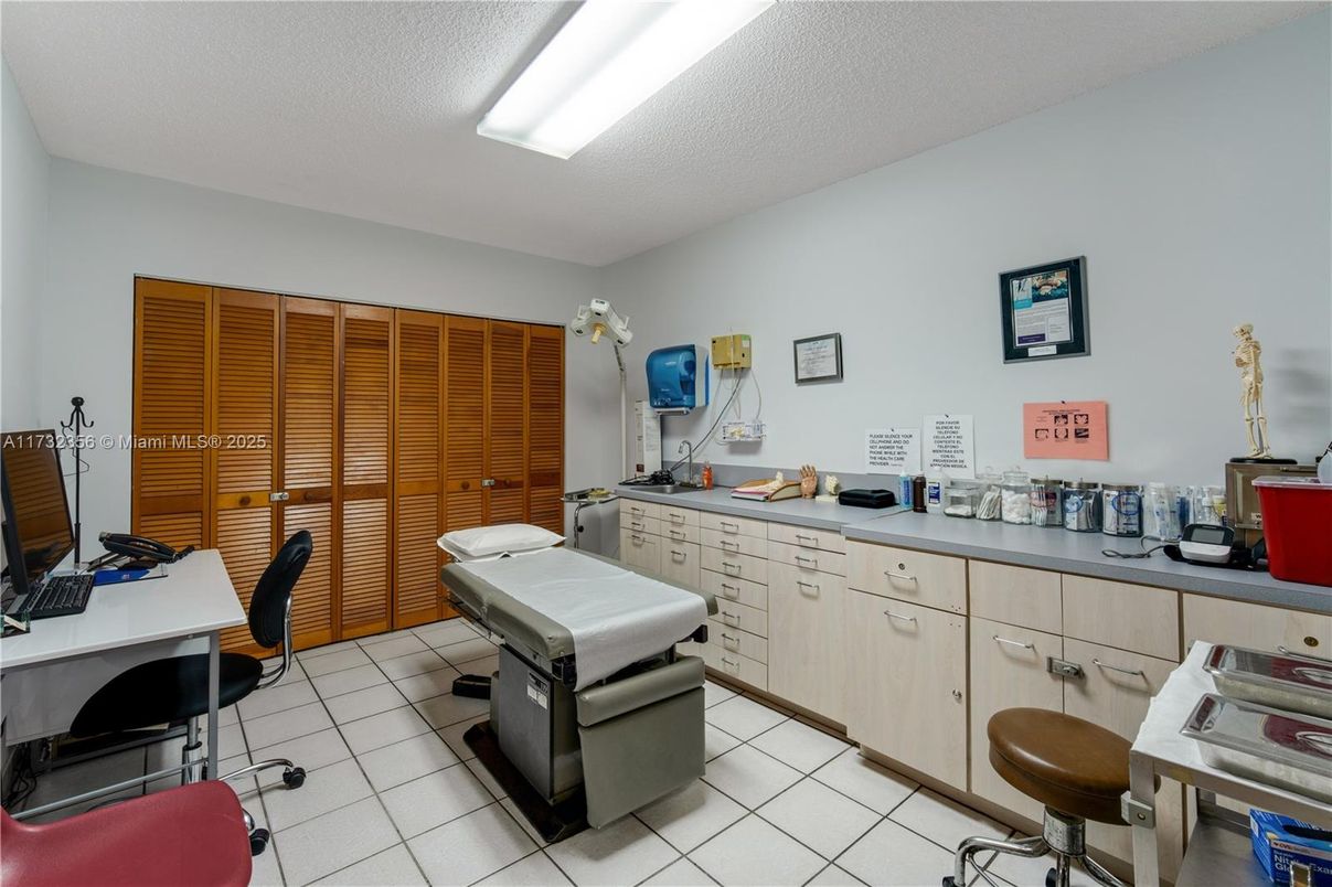 Home Office, Interior