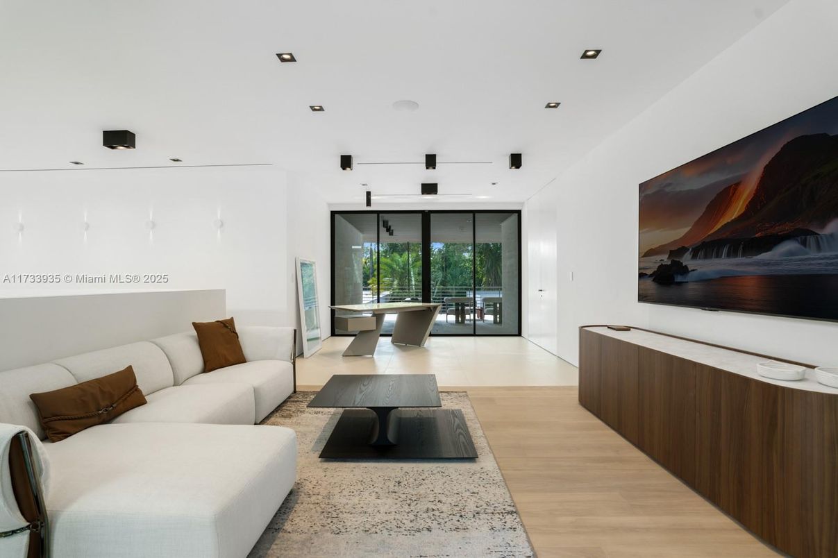 Interior, Living room, Recessed Lighting, Wood Texture Flooring