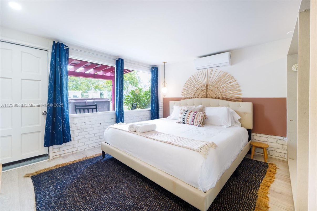 Bedroom, Interior, Pendant Lights, Wood Texture Flooring