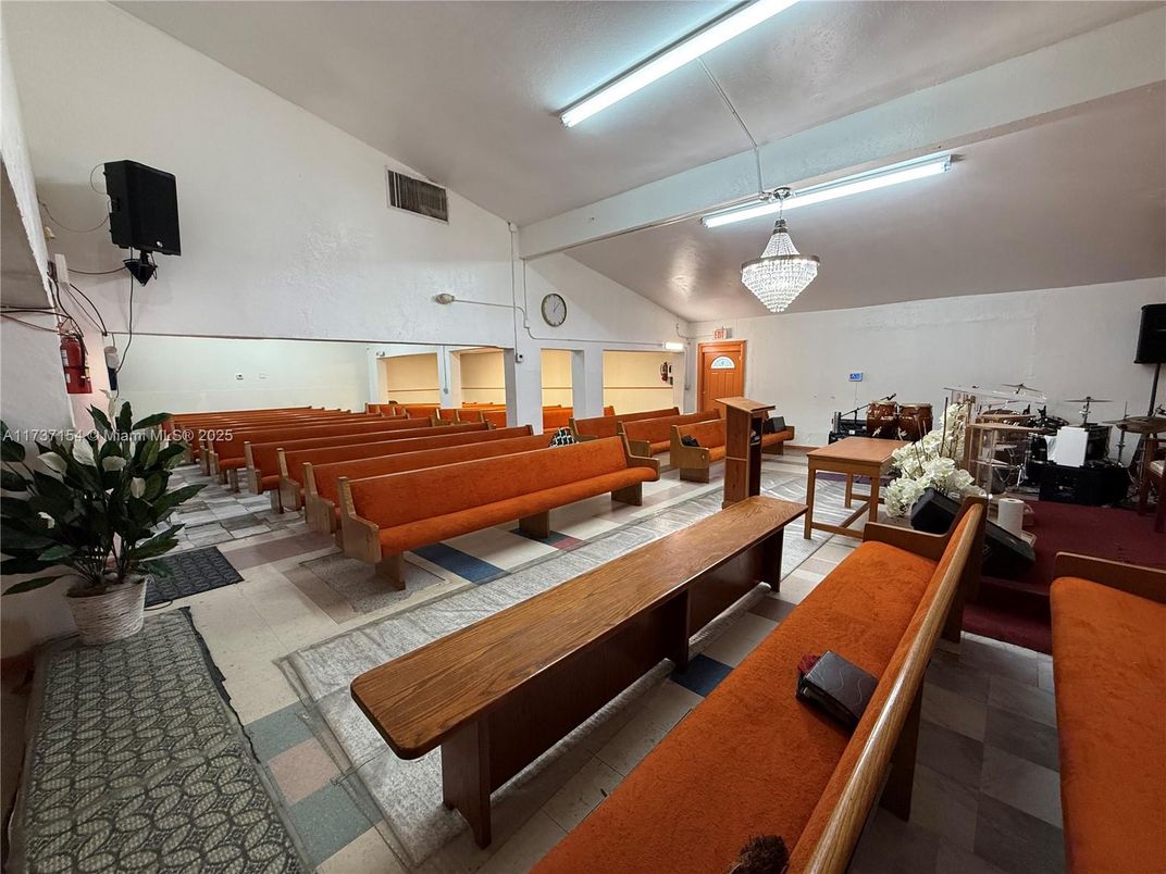 Billiard Table, Interior