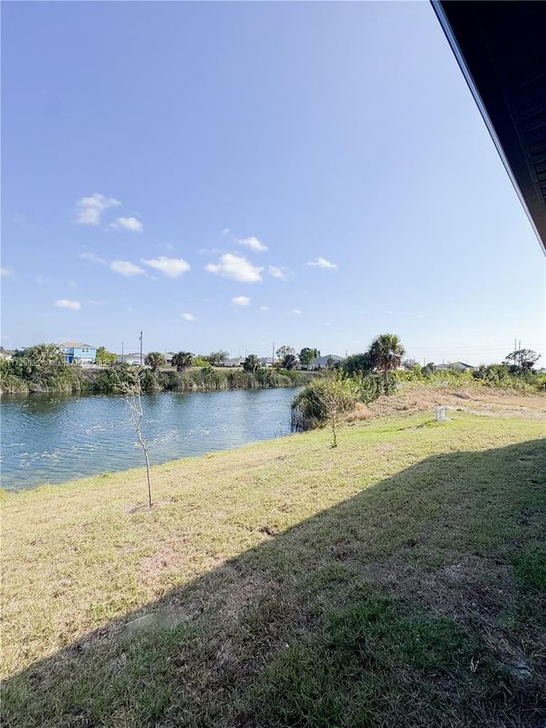 Exterior, Lake