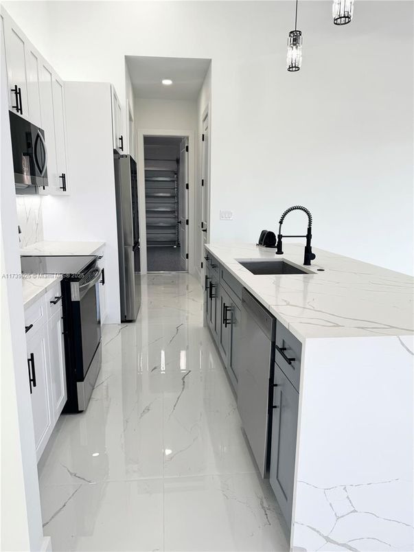 Interior, Kitchen, Marble, Pendant Lights, Recessed Lighting