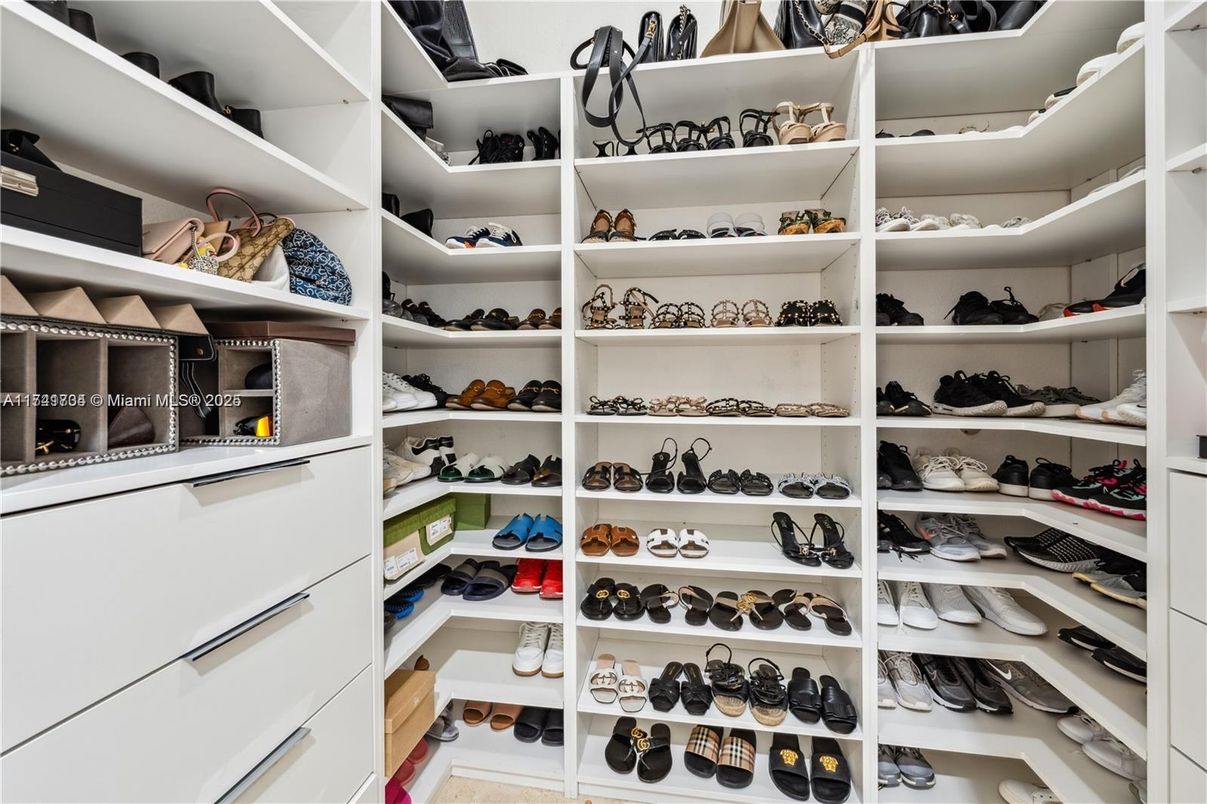 Interior, Walk-in Closets, Wine Storage