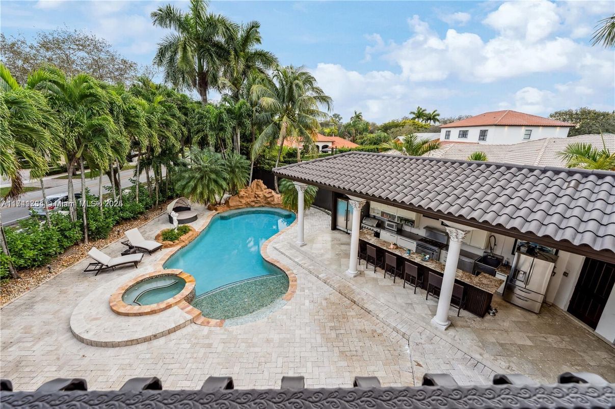 Exterior, Pool