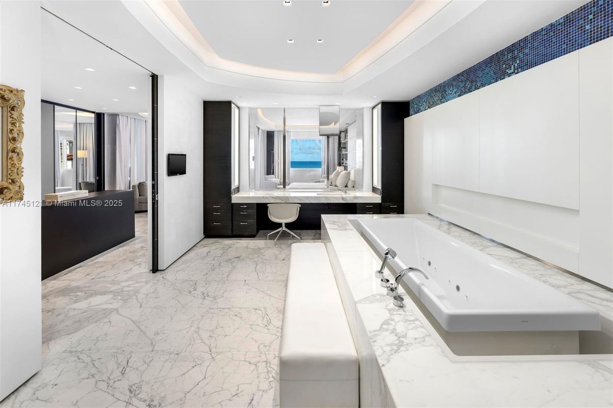 Bathroom, Interior, Marble, Recessed Lighting