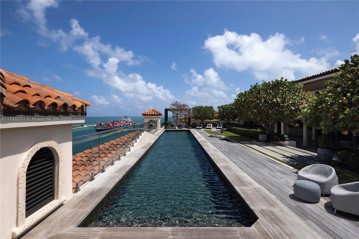 Exterior, Pool, Water