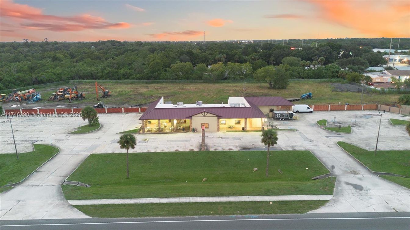 Exterior, Drone