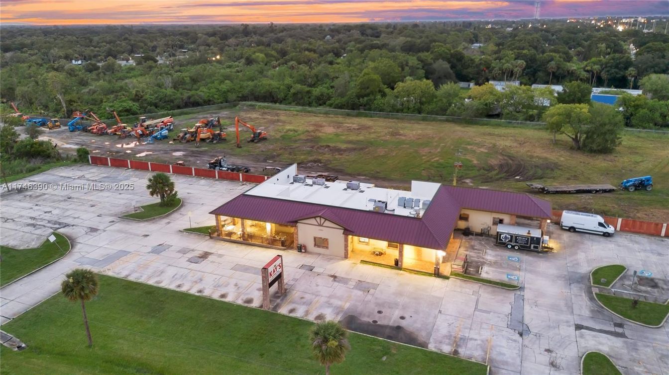 Exterior, Drone