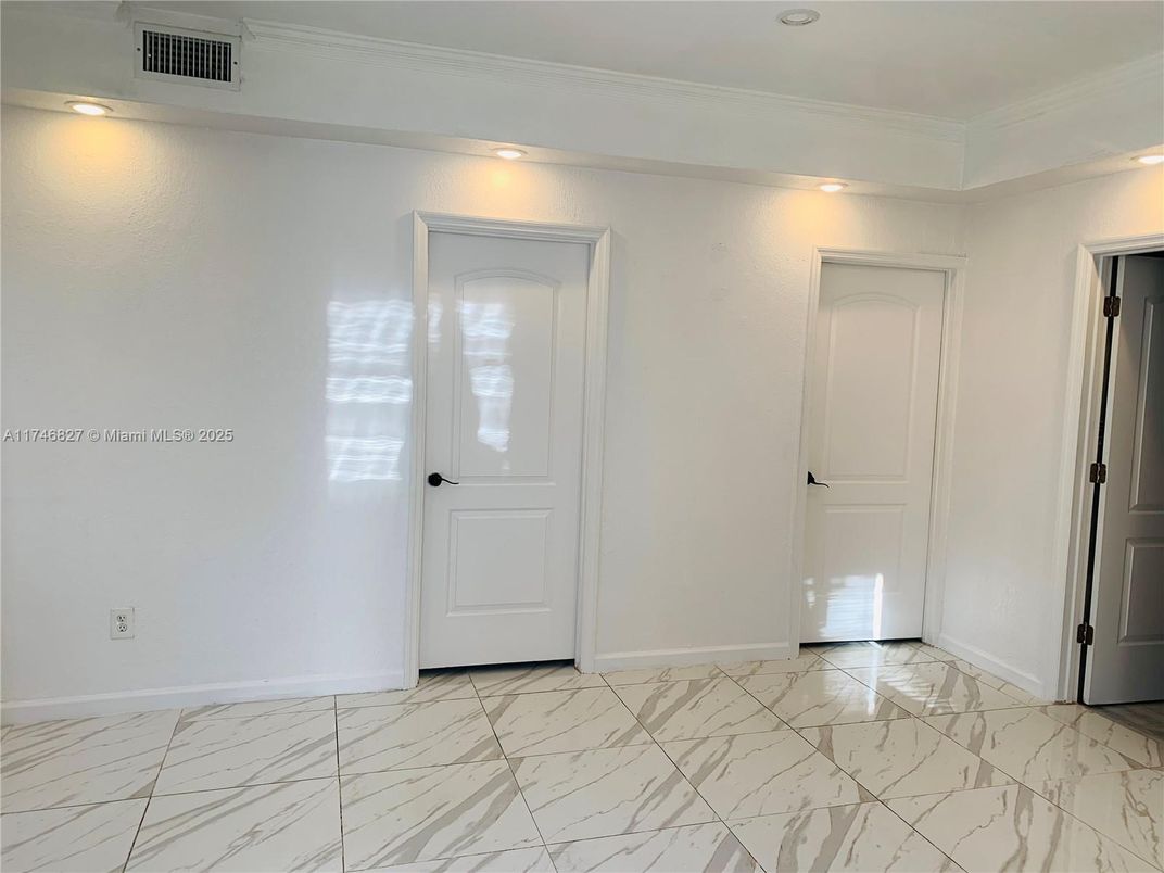 Empty room, Interior, Marble, Recessed Lighting