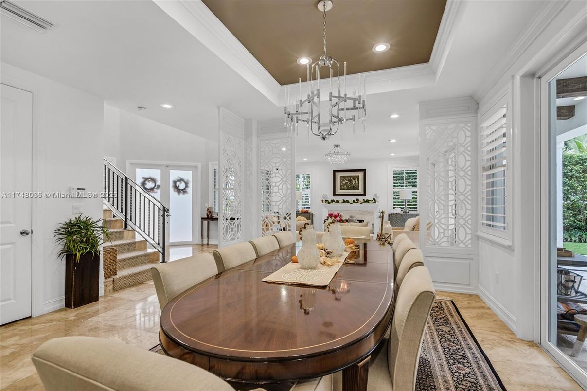 Chandelier, Dining room, Interior, Living room, Pendant Lights, Recessed Lighting