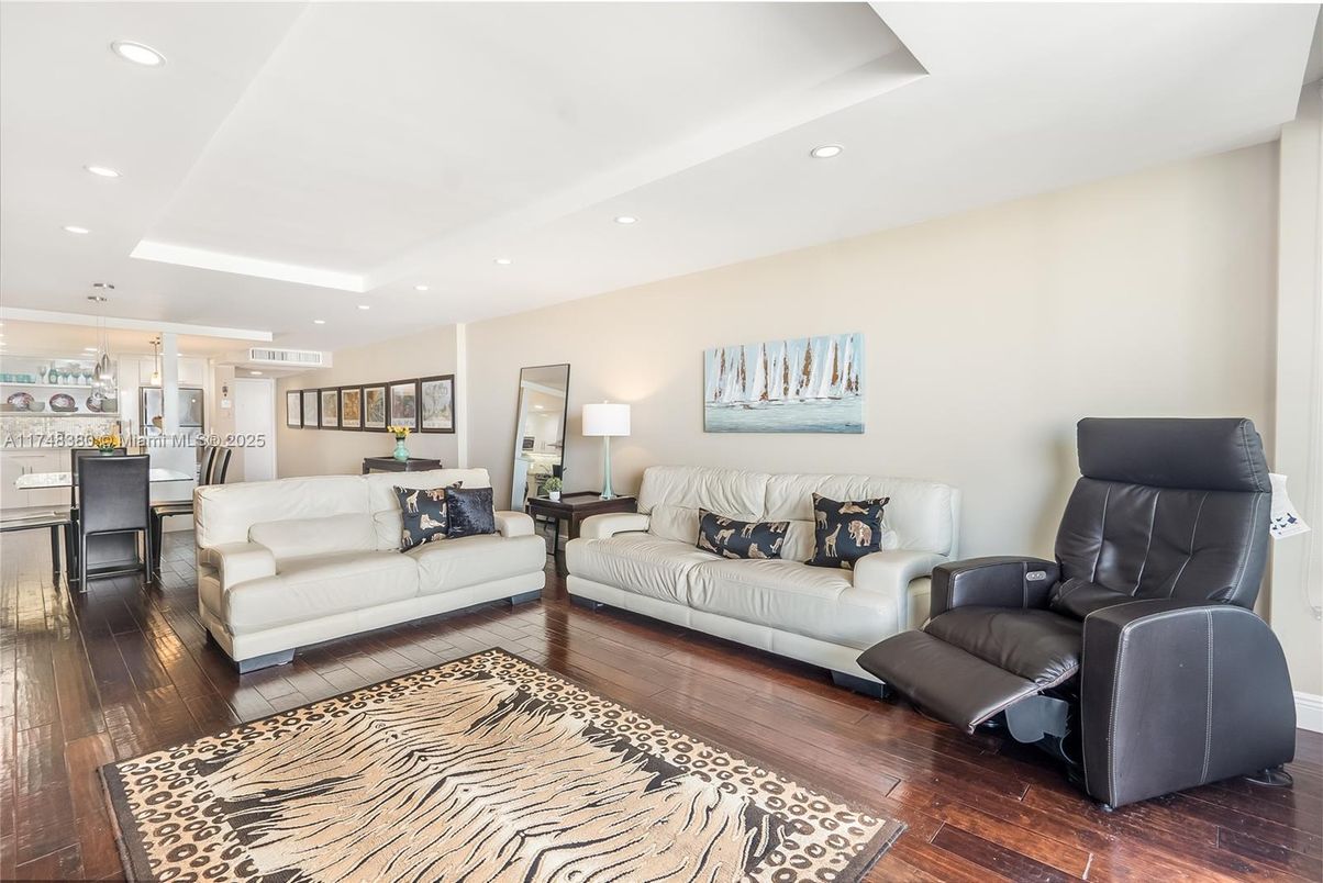 Dining room, Interior, Kitchen, Living room, Pendant Lights, Recessed Lighting, Wood Texture Flooring