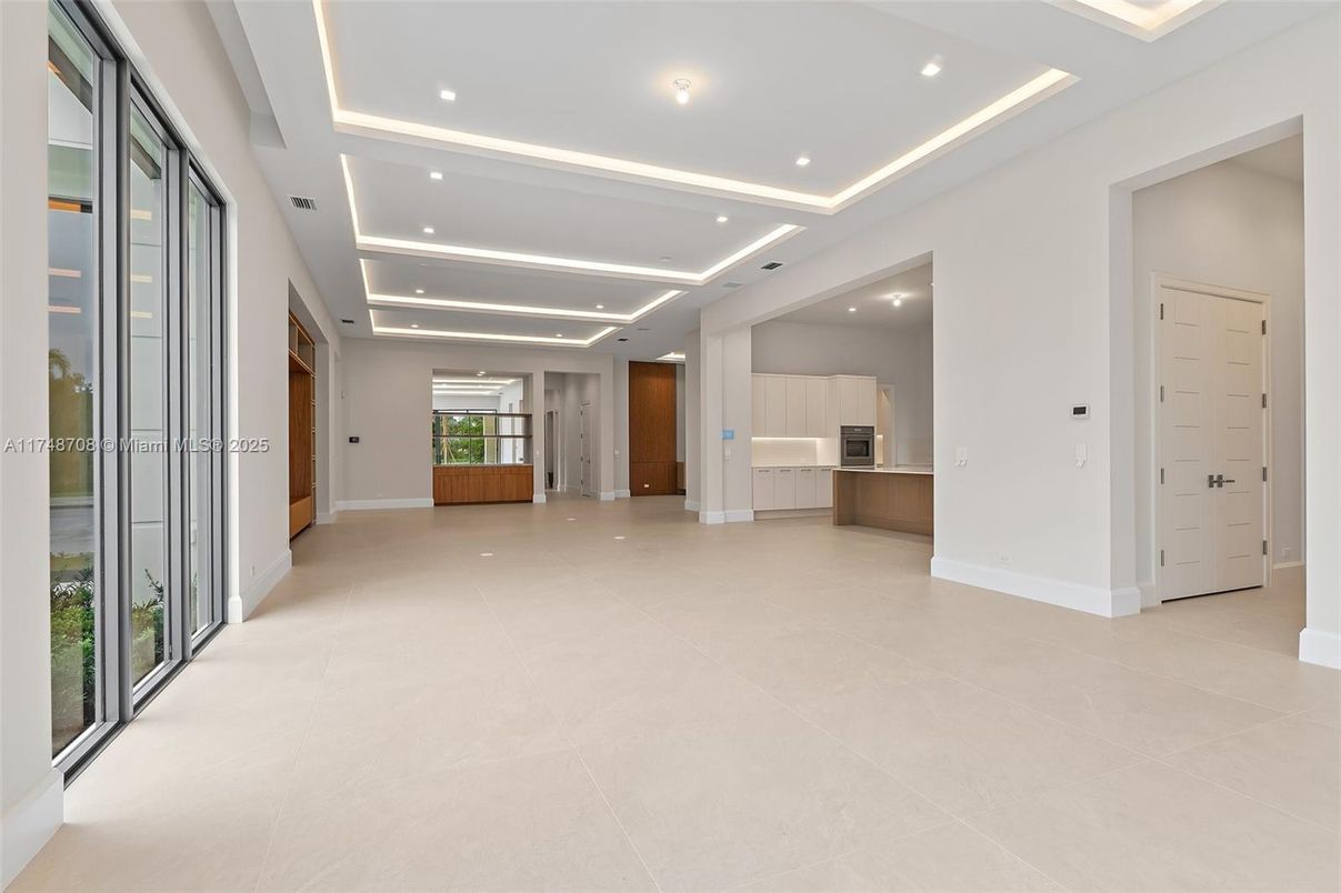 Empty room, Interior, Recessed Lighting