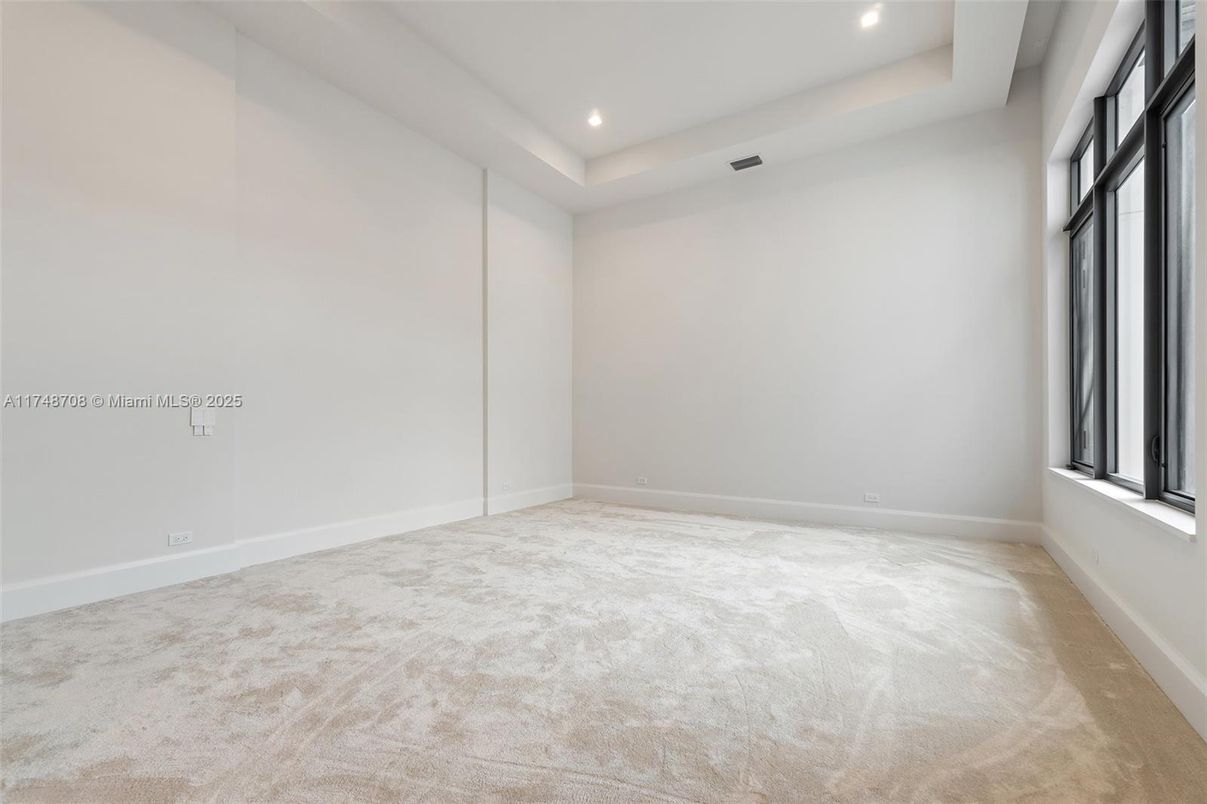 Empty room, Interior, Recessed Lighting