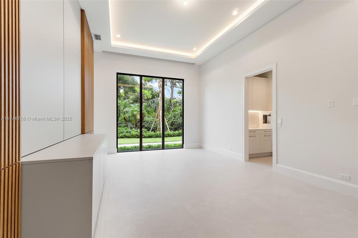 Empty room, Interior, Recessed Lighting