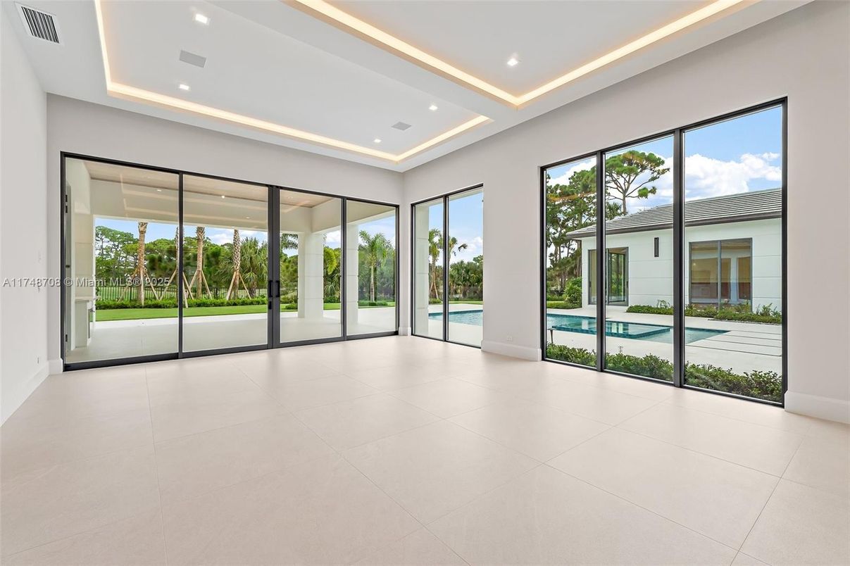Empty room, Interior, Recessed Lighting