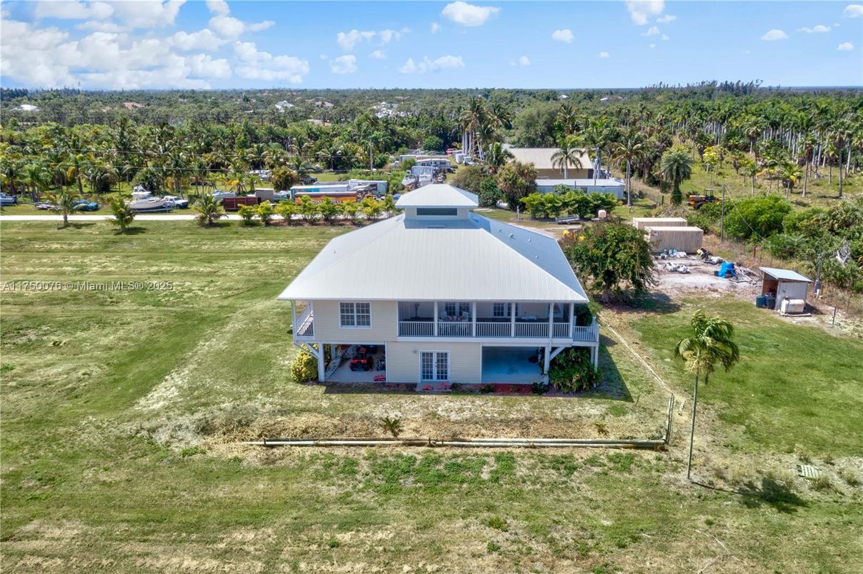 Exterior, Drone