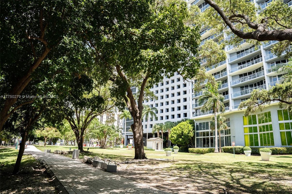 Exterior, Facade, Condo Building