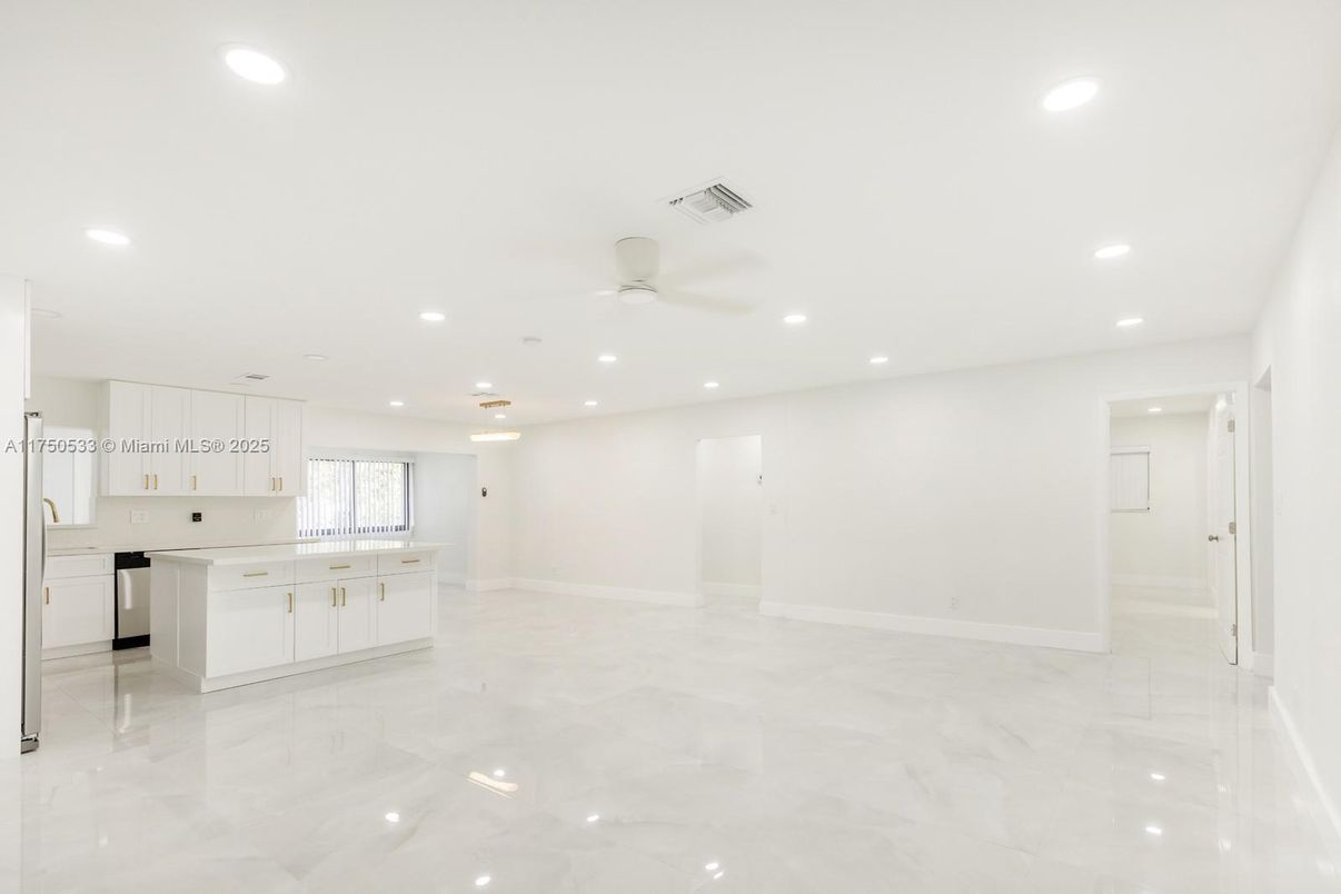 Empty room, Interior, Kitchen, Recessed Lighting