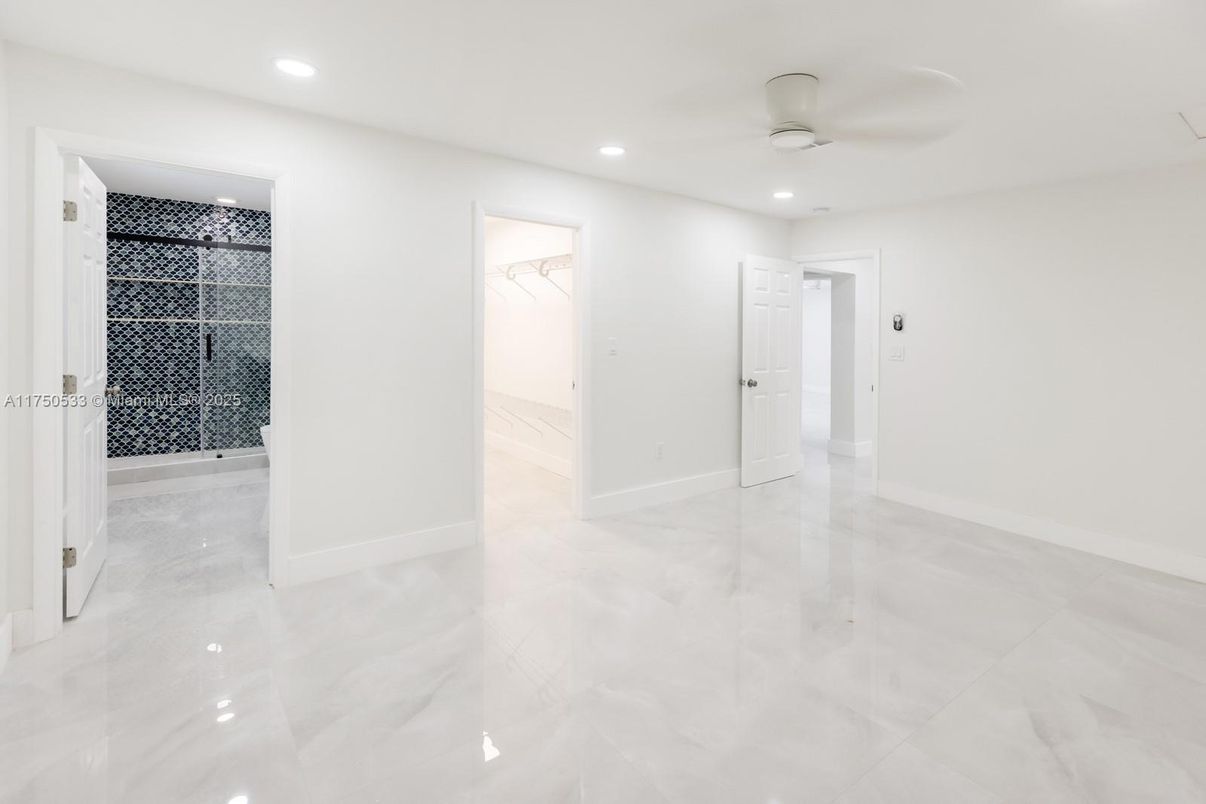 Bathroom, Empty room, Interior, Recessed Lighting