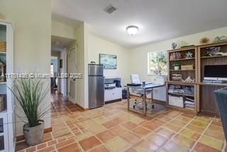 Home Office, Interior