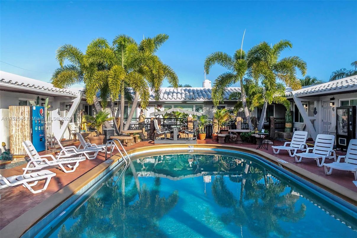 Exterior, Pool